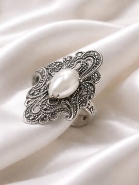 925 Sterling Silver New Pear Shape Mother of Pearl Marcasite Ring